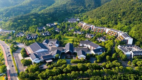 Cordis Ningbo Dongqian Lake Deluxe Lake View Room + Breakfast for Two + Afternoon Tea (Reservation required one day in advance)