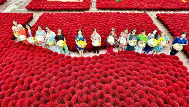 Full-day Ninh Binh Tour: Quang Phu Cau Incense Village, Dia Tang Phi Lai & Cay Thi Pagoda