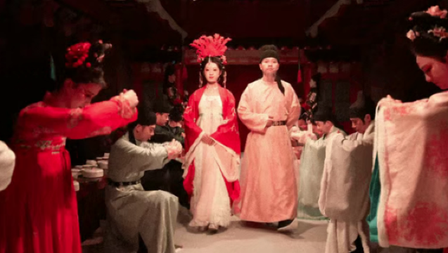 ซีอาน ย่านฉางอันสิบสองชั่วยาม · งานเลี้ยงฉลองราชวงศ์ถัง (การแสดงร้องเพลงและเต้นรำอันตระการตา + งานเลี้ยงราชสำนักสไตล์โบราณ + ตั๋วเข้าย่านเลือกได้)