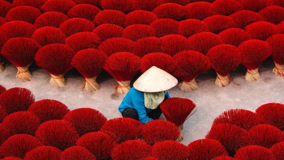 Excursion d'une journée à Hanoï : Découverte historique des villages de fabrication d'encens et de chapeaux coniques, et de la rue emblématique du train