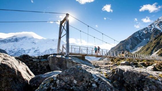 Mt Cook & Hooker Valley Small Group Tour from Queenstown