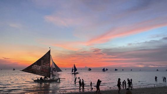 Boracay Island sailing boat experience | Sailing boat Tours from Bulabog Beach