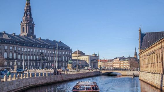 Copenhagen: Sip & Sail Canal Cruise