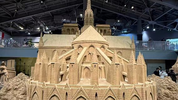 Japan Osaka + Tottori Sand Dunes + The Sand Museum + Tottori Tōshōgū Shrine private charter 1-day tour