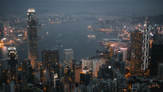 Hongkongin äänioppaskierros: Sheung Wan, Hollywood Road ja Man Mo -temppeli