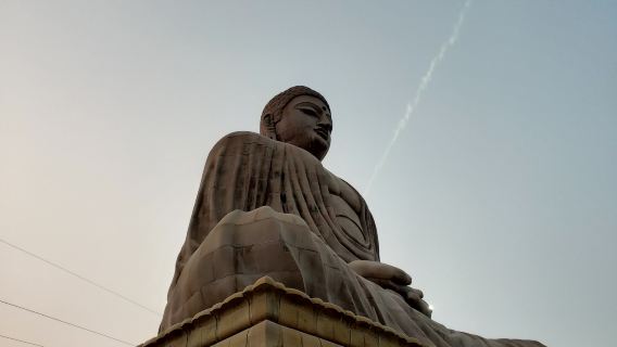 2-Day Private Journey from Varanasi to Bodhgaya with Monasteries & Caves