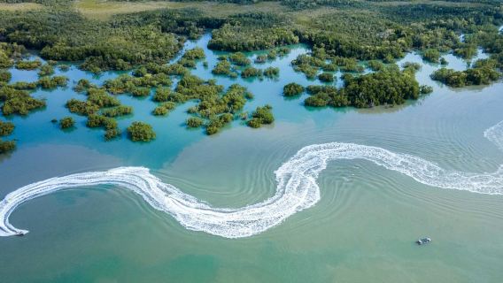Jet-Ski-Abenteuer bei Sonnenuntergang am Golden Eye