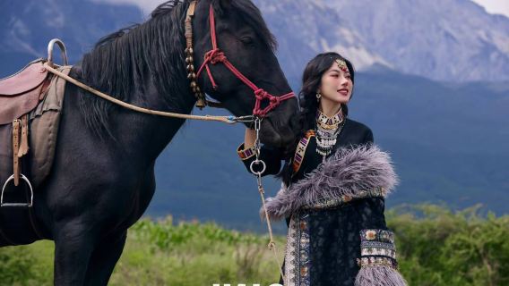 Lijiang: Ethnic-Style Make up and Travel Photoshoot