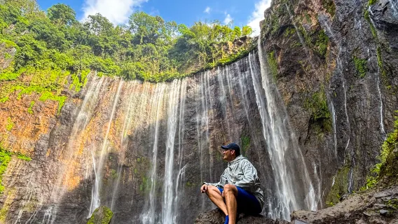 Excursión de un día a la cascada Tumpak Sewu y al vibrante pueblo de Jodipan con almuerzo desde Surabaya
