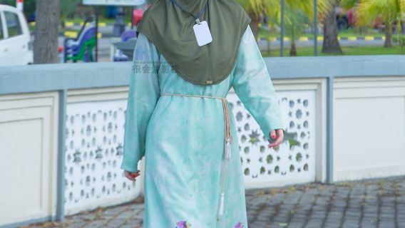 アラブ首長国連邦、フジャイラ【ドライバー、ガイド、旅行写真家、航空写真+ウェディング写真、マイクロフィルム+メイクと衣料品&アクセサリー+カスタマイズされたチャーター車、翻訳者、現地ガイド】