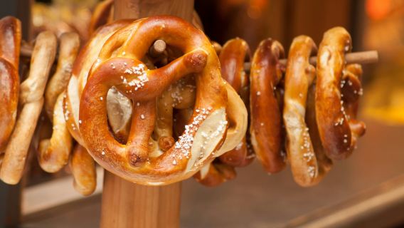 Munich: Beer & Food Tour + Dinner + Oktoberfest Museum