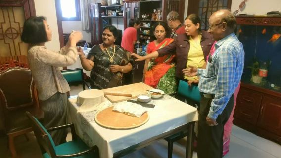 Tour giornaliero a Pechino con visita guidata in inglese: Lago Shichahai, Palazzo del Principe Gong e lezione di preparazione dei ravioli in una casa locale