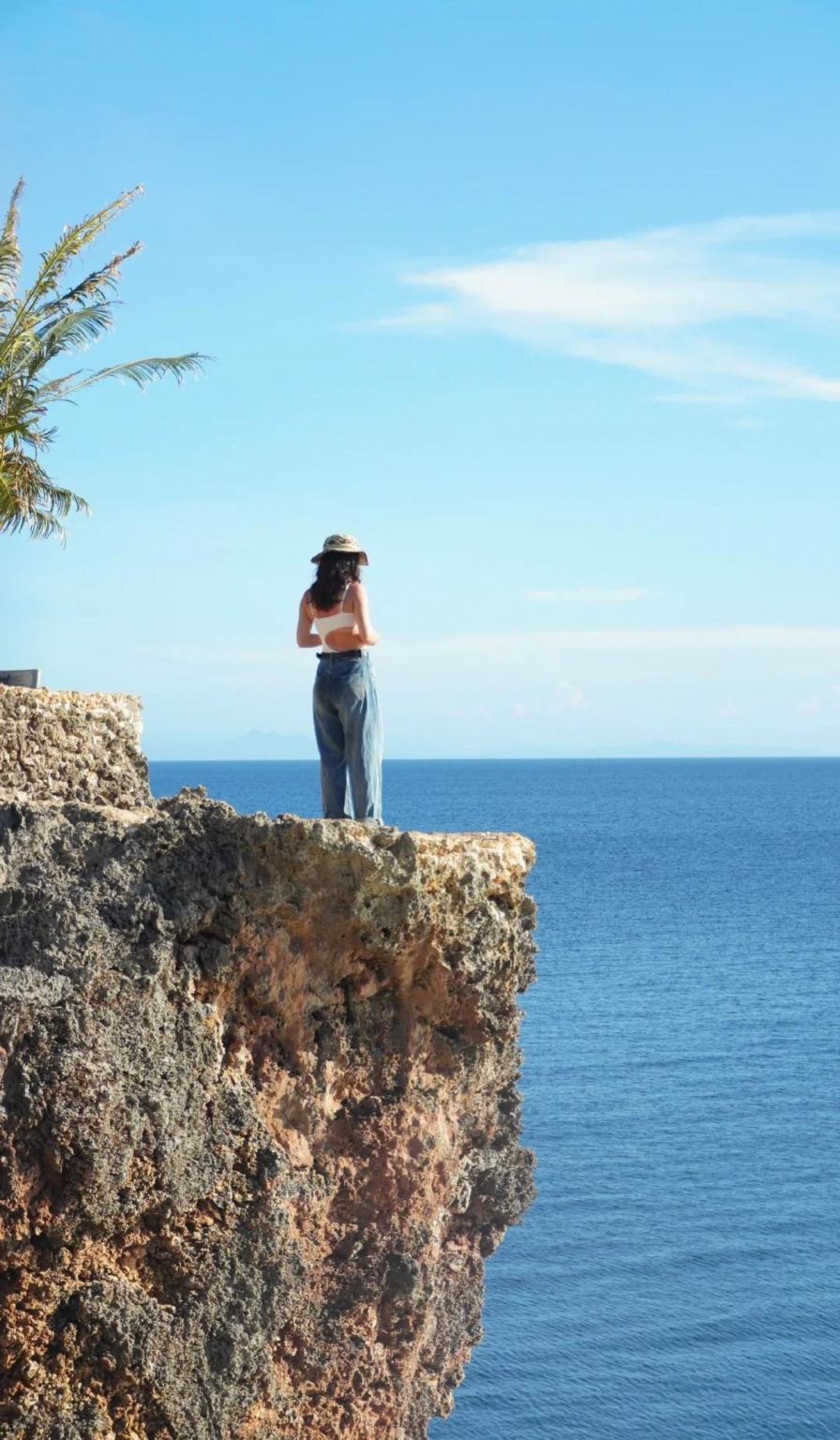 Philippines Siquijor Island Tour: Cliffs & Old Balete Tree & Churches & Beaches