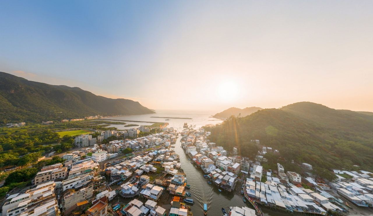 Lantau Island Tai O Cultural Fishing Village Day Tour: Ngong Ping 360 Cable Car Express + Tian Tan Buddha