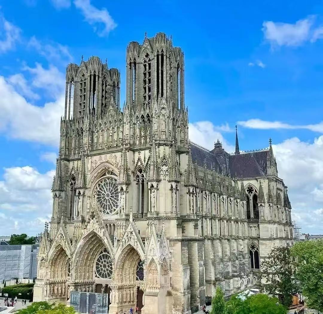 探秘國王加冕聖地，沉醉酩悅香檳醇香：蘭斯主教座堂與酩悅酒莊之旅