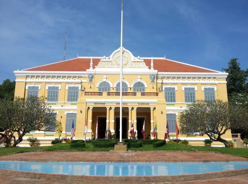 Battambang: Tuk-Tuk, Bamboo Train, Killing/Bat Caves, Sunset