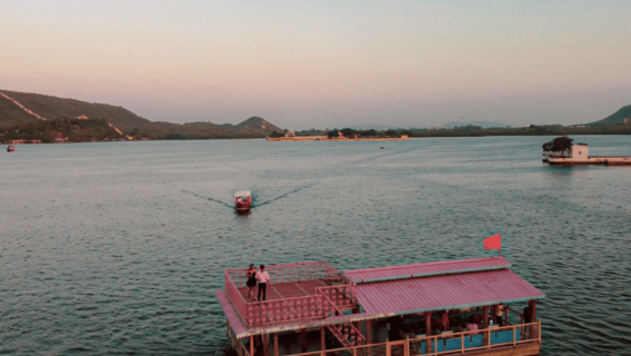 Giro in barca di lusso, Havelis, passeggiata nel patrimonio storico e tè pomeridiano