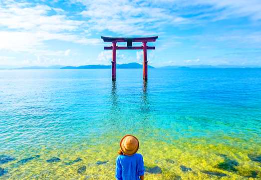 1-day tour of Lake Biwa in Shiga Prefecture, visit the floating torii gate at Shirahige Shrine and explore the art museum