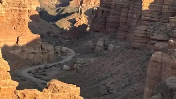 จากอัลมาตี: ทัวร์หนึ่งวัน ทะเลสาบโคลเซย์ ชาริน และแบล็คแคนยอน