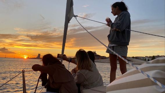 Lisbon: Sunset Cruise with Drinks