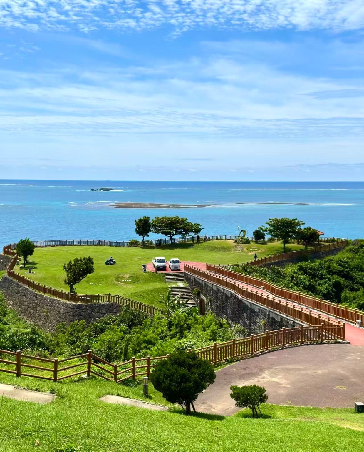 沖繩咖啡薑黃花+知念岬+玉泉洞王國村+海鮮市場+瀨長島一日遊