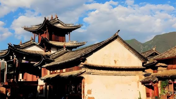 Tour per piccoli gruppi dell'antica città di Dali Shaxi, del tempio di Xingjiao e del ponte di Yujin (veicolo aziendale + guida di lingua cinese)