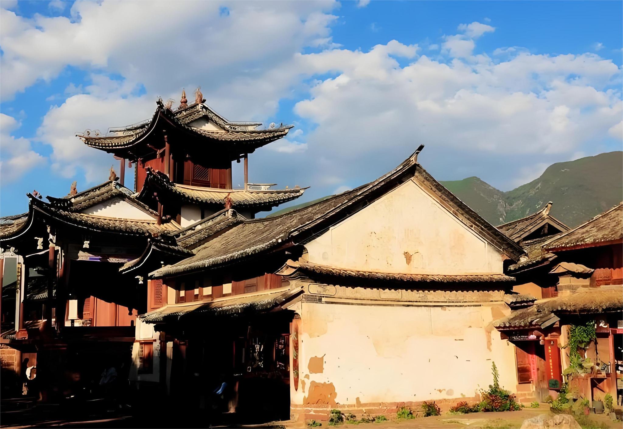 Tour per piccoli gruppi dell'antica città di Dali Shaxi, del tempio di Xingjiao e del ponte di Yujin (veicolo aziendale + guida di lingua cinese)