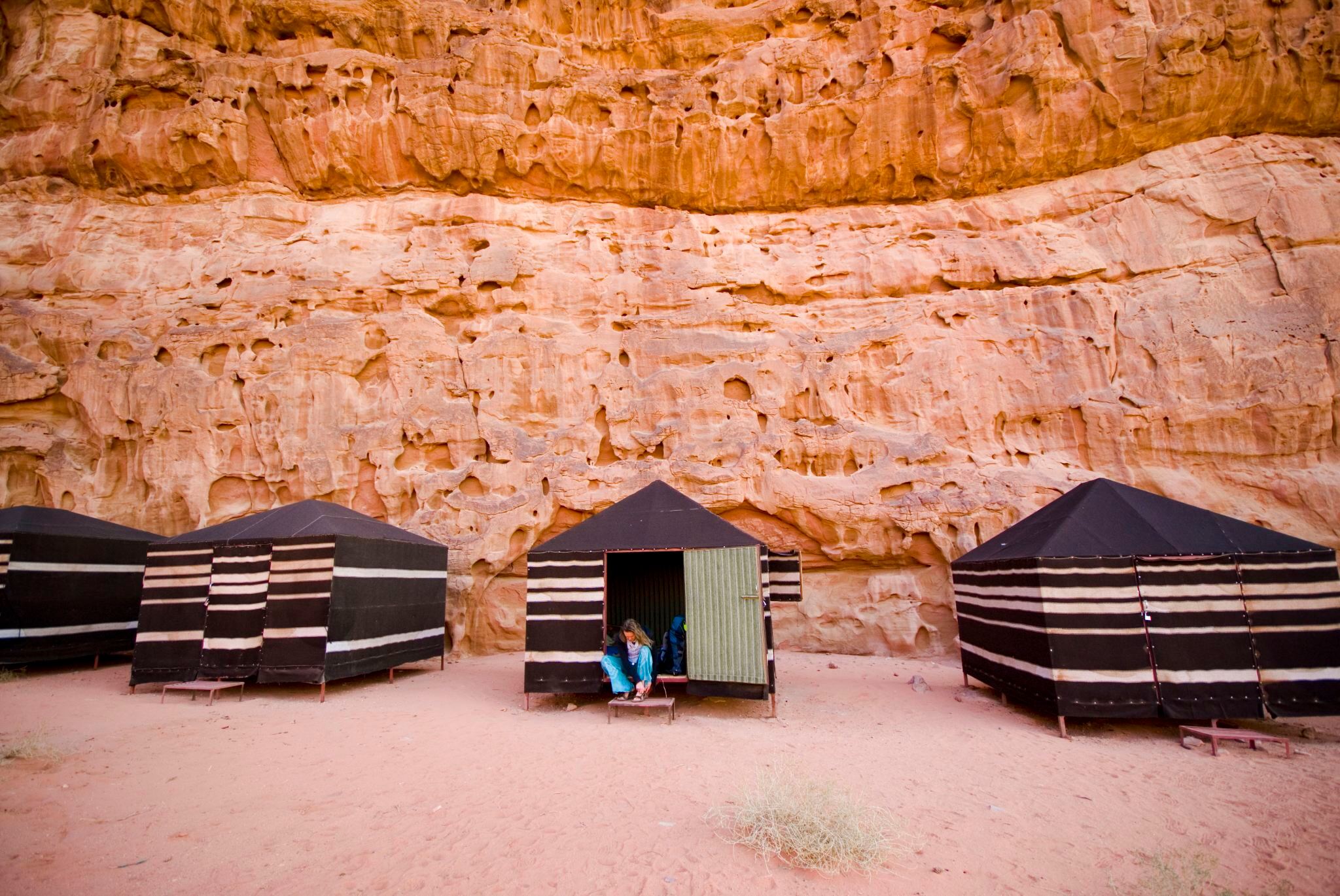 Wadi Rum Village Fire Camp  
Actividades en el campamento[Excursión en jeep de 9 horas, guía, comida y alojamiento]