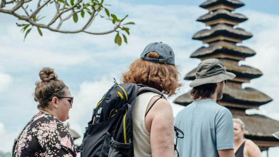 ทัวร์น้ำตกเซกุมปุลและวัด: อูลุนดานูบราตัน วัดทามันอายุน และอื่นๆ อีกมากมาย