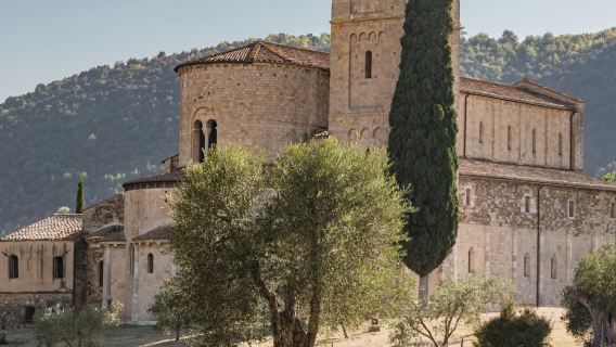 Abbazia di Sant'Antimo: Salta la coda