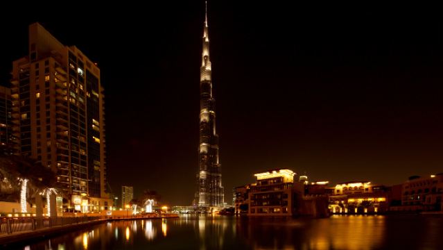 Explore Dubai, the Middle East's financial hub (Burj Khalifa + Abra boat Chinese tour)