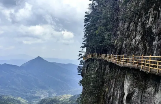 江西宜春明月山+羊獅慕一日遊 可中英文服務 門票自理