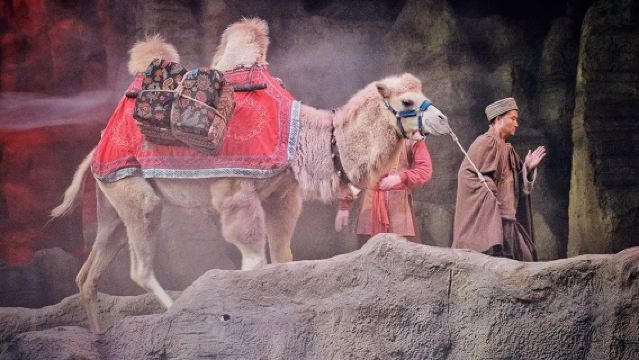 [Premium 8-Person Small Group] 1-Day Tour to Emperor Qinshihuang's Mausoleum Site Museum + Emperor Qinshihuang's Mausoleum Site Museum - Lishan Garden + Terracotta Figurine Handicraft + The Legend of Camel Bell Show