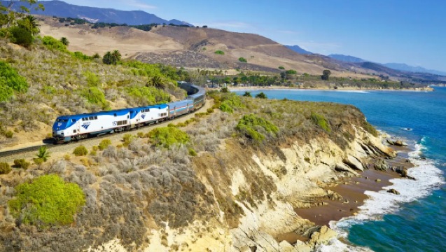 Eendaagse tour met de Coast Starlight-trein + Santa Barbara Pier + Santa Barbara Old Mission | Toegangstickets zelf regelen