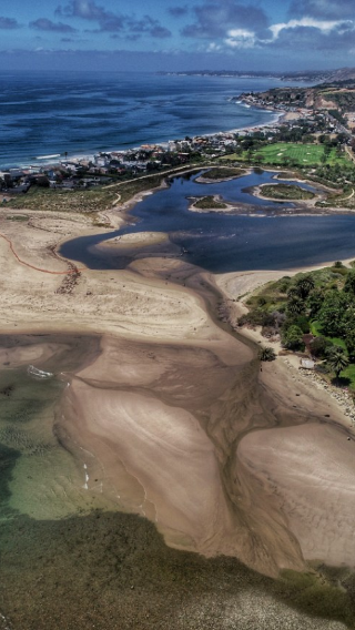Los angeles tour to Bronson caves, Hollywood hills and Malibu lagoon state beach (admission ticket not included)