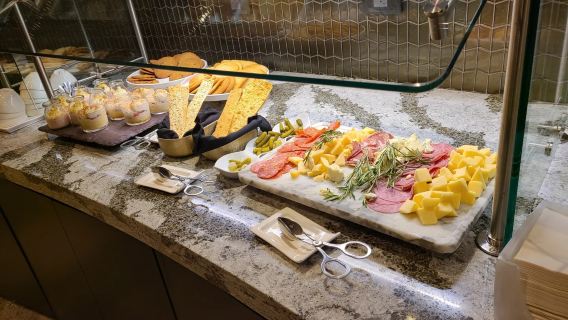 VIP-Lounge-Gutschein für den Flughafen Amsterdam Schiphol (AMS) | VIP-Lounge für Wartezeit, Transit und Erholung