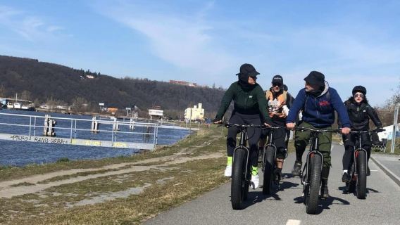 Prague: Stunning Viewpoints, Castle, City & Park E-Bike Tour
