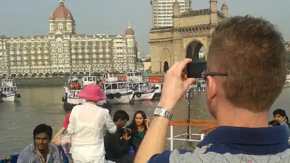 Private Bollywood and Mumbai City Tour with Meal