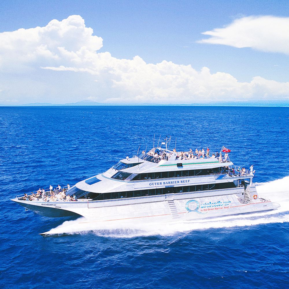 Cairns Silver Swift Agincourt Great Barrier Reef 1-day tour: round-trip ferry + snorkeling + lunch