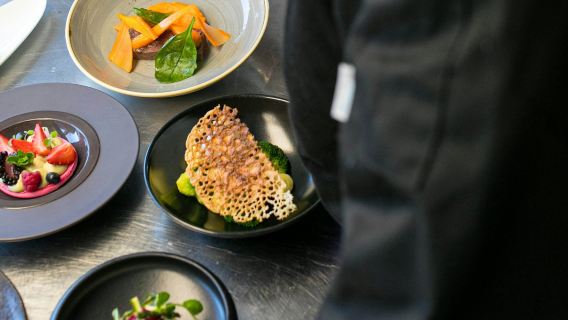 London: 4-Course Lunch on a Panaromic Bus Tour by Bustronome