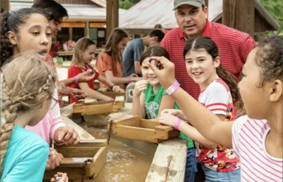 自然橋岩洞：探索之旅