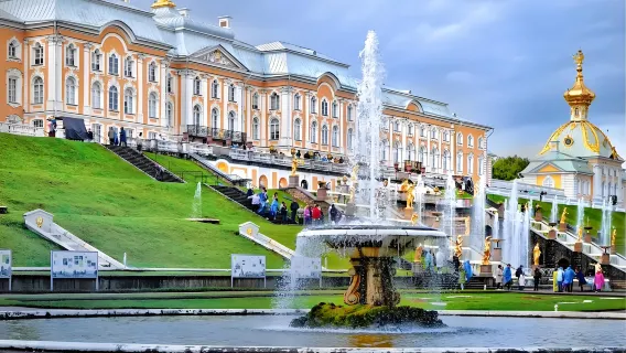 聖彼得堡夏宮花園+喀琅施塔得+冬宮之旅【普通話專車/行程可調】