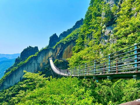 Wisata Ngarai Besar Gunung Wuling + Proyek Nuklir 816: Keajaiban Ngarai dan Keajaiban Rekayasa Manus