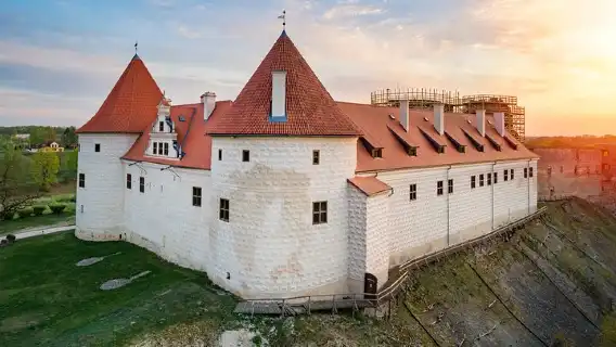 Private Full-Day Trip to Bauska, Rundale and Jelgava Palace