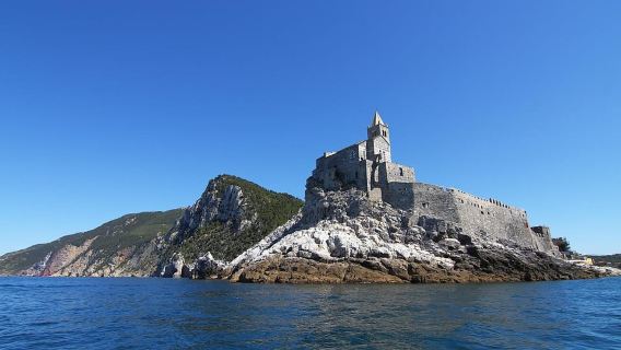 Из Специи: экскурсия на лодке по Чинкве-Терре на целый день