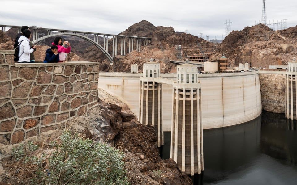 Las Vegas: Hoover Dam Tour with American-Style Hot Breakfast