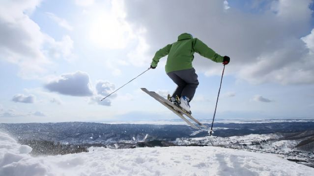 Skiing lessons with professional SAJ Chinese/English instructors at Mount Racey Ski Area in Yubari, Japan - beginner-friendly 4.5-hour course