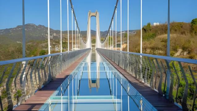 Jilin immersive 1-day tour: 1,000m suspended glass walkway + Manchu ancient town Trip Moments + night light show