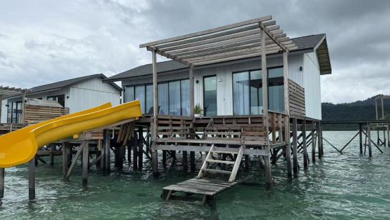 Sky Resort con bungalow sull'acqua e paesaggio naturale (supplementi esclusi)|Con scivolo privato e piscina; vista mare privata
