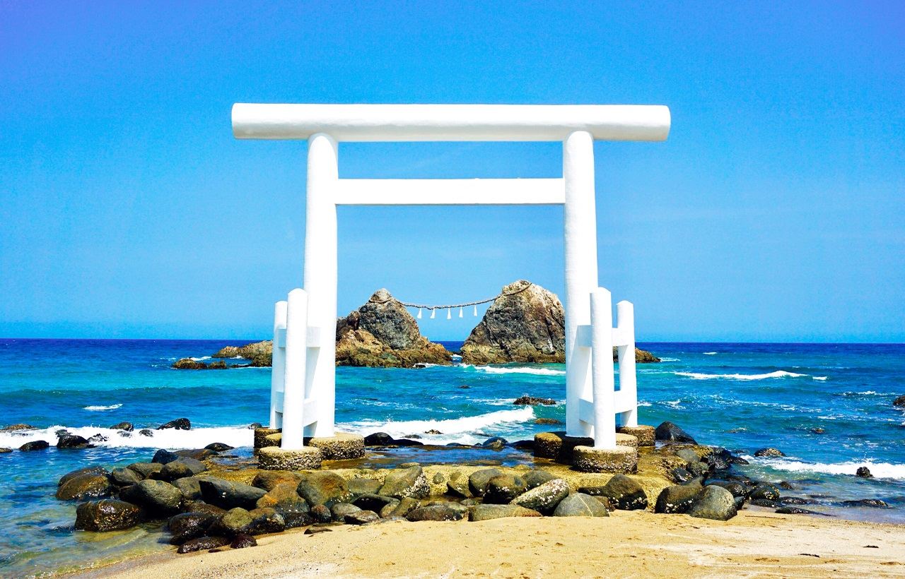 One-Day tour to Itoshima City:Fukuoka, Akeya Gate, Sakurai Futamigaura